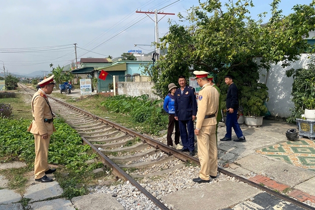 nuong-do-an-o-duong-sat-1