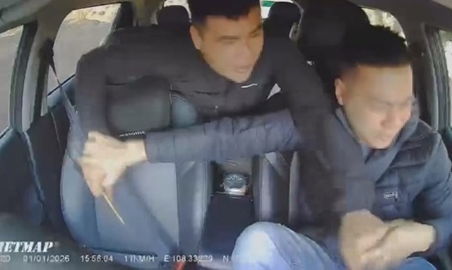 dung-dua-tan-cong-tai-xe-1