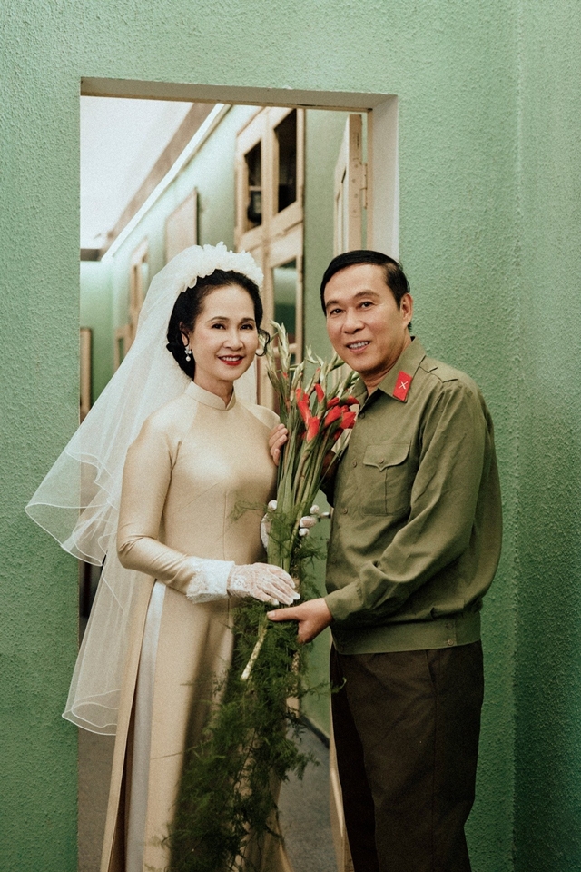 dam-cuoi-thoi-xua-cua-nsnd-lan-huong-va-nsut-do-ky-duoc-tai-hien-sau-gan-40-nam-20425090920315344