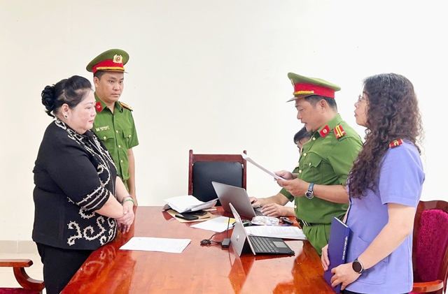 co-quan-canh-sat-dieu-tra-cong-an-tinh-ca-mau-thi-hanh-lenh-bat-bi-can-de-tam-giam-doi-voi-ho-thi-kieng-ve-hanh-vi-lua-d-1067