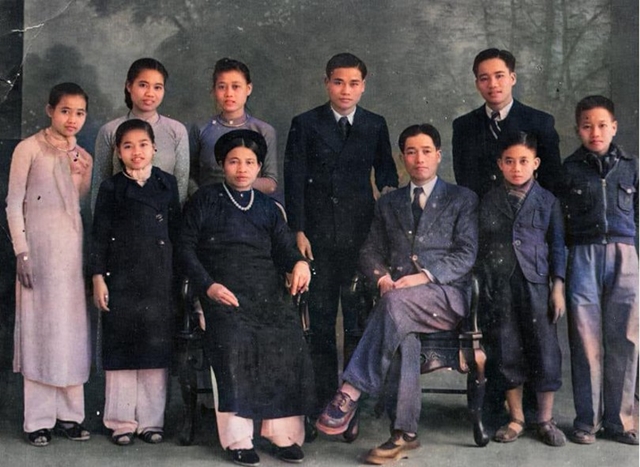 gia-dinh-giao-su-duong-quang-ham-1632-111120