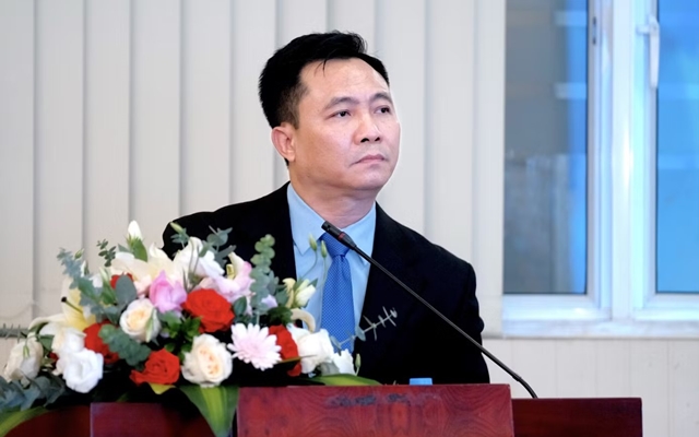 pho-tong-giam-doc-vtv-nghi-viec-o-tuoi-53-cuoi-mc-xinh-nhu-hoa-hau-la-cha-de-tao-quan-cung-loat-phim-quoc-dan-cuc-hot-215261002160436244
