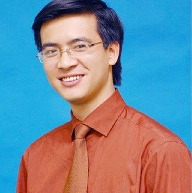 btv-quang-minh-nguoi-dan-ong-thoi-su-19h-nay-la-sep-tong-co-2-cuoc-hon-nhan-kin-tieng-vo-hien-tai-xinh-nhu-hoa-hau-2022042508360447