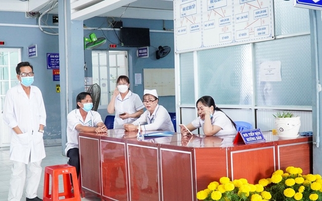 nhan-vien-y-te-ca-mau-2