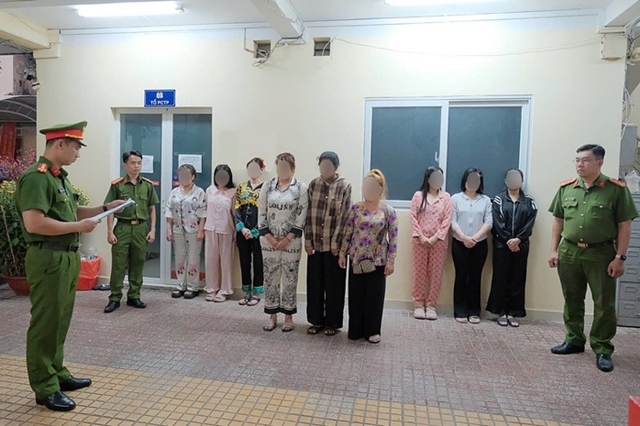 9-phu-nu-danh-nhau-2