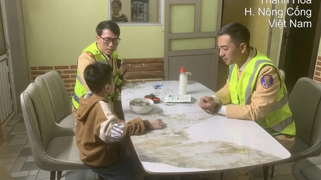 chau-be-11-tuoi-di-lac-1