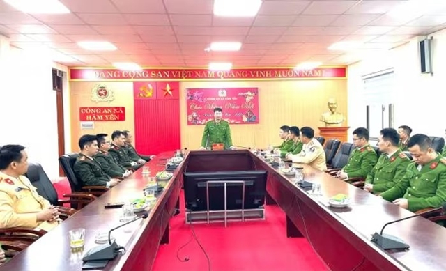 b44158ab31e3d8bd81f2-jpg-avif