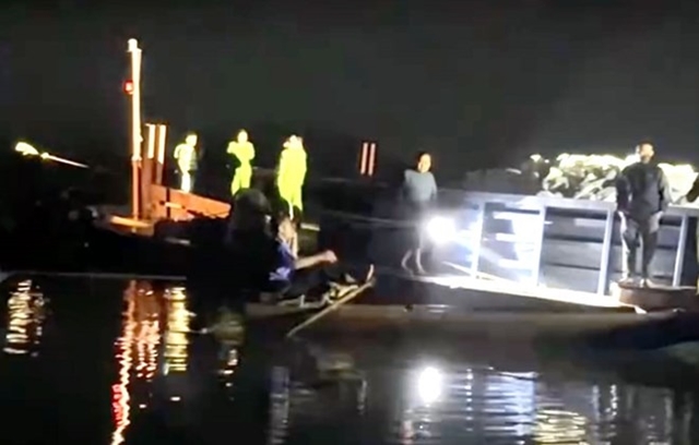 lat-tau-ho-thac-ba-2