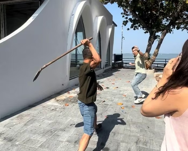 duoi-danh-du-khach-2