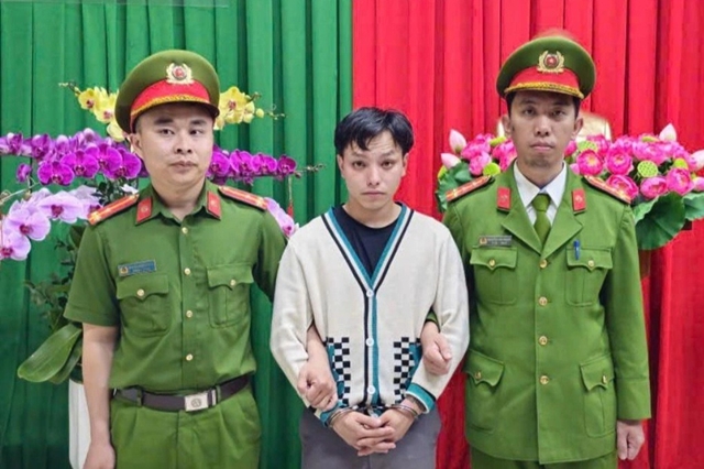 lao-o-to-vao-dam-dong-2