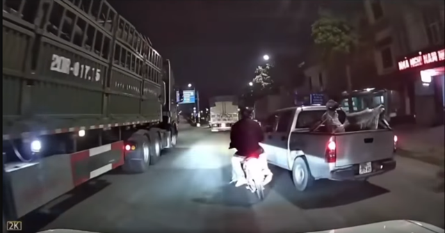 xe-ban-tai-ep-nga-xe-may-1