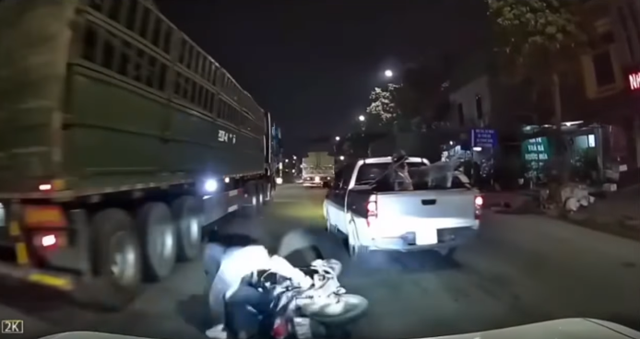 xe-ban-tai-ep-nga-xe-may-2