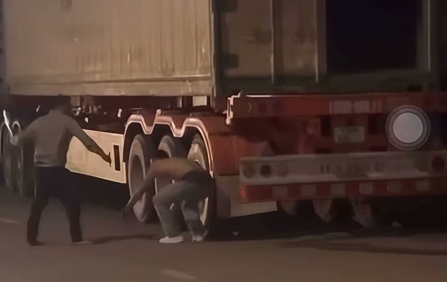 chem-nguoi-cua-khau-quoc-te-cha-lo-2