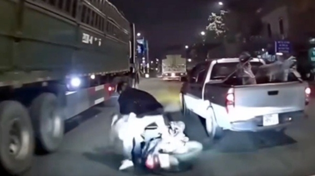 xe-ban-tai-chen-nga-xe-may-1