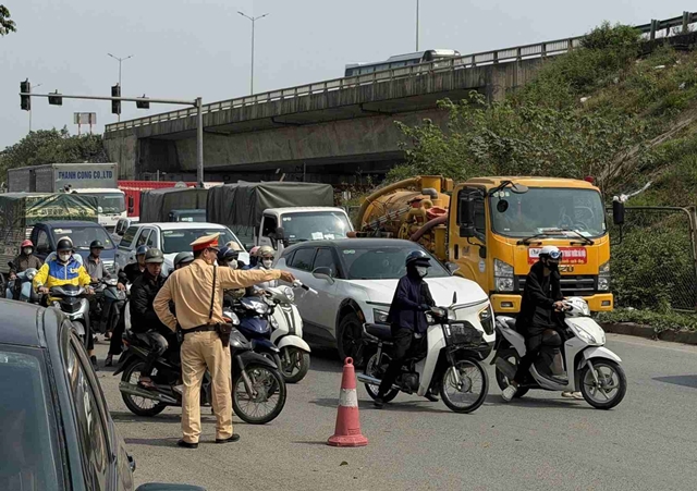 xe-ban-tai-chen-nga-xe-may-2