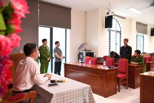 chem-dut-tay-nguoi-di-duong-11