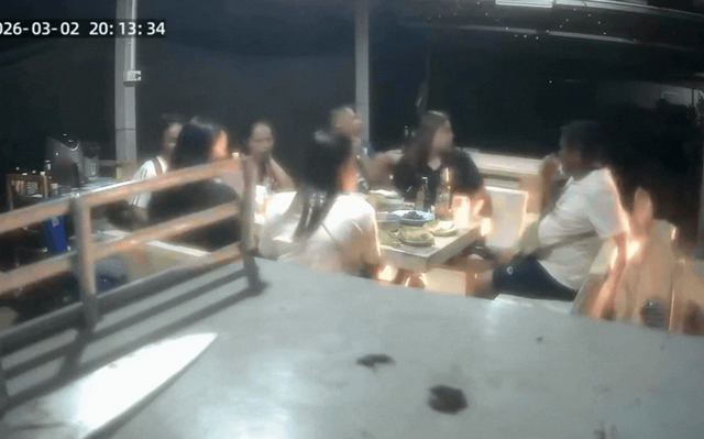 lao-xe-vao-ban-nhau-vo-cu-2