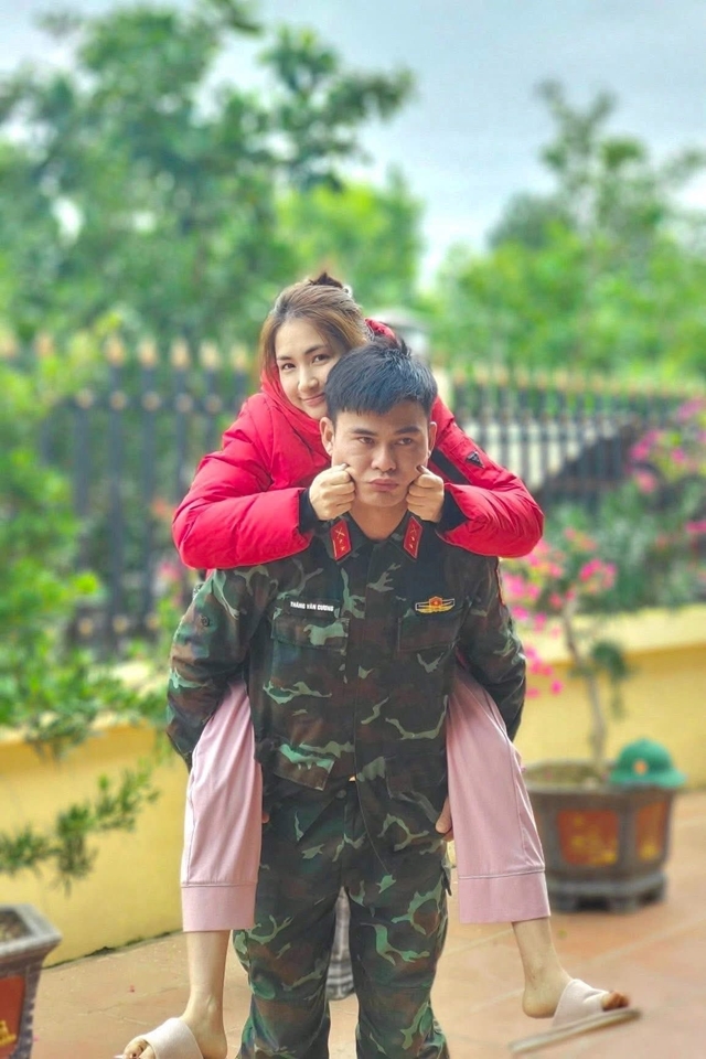 ban-trai-hoa-minzy-16