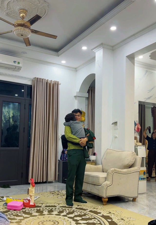 ban-trai-hoa-minzy-18