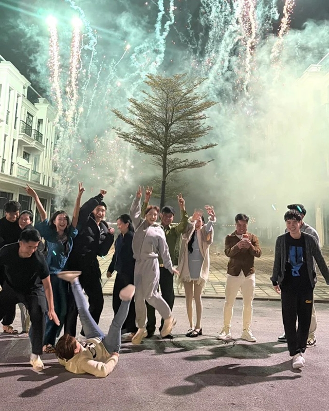 ban-trai-hoa-minzy-21