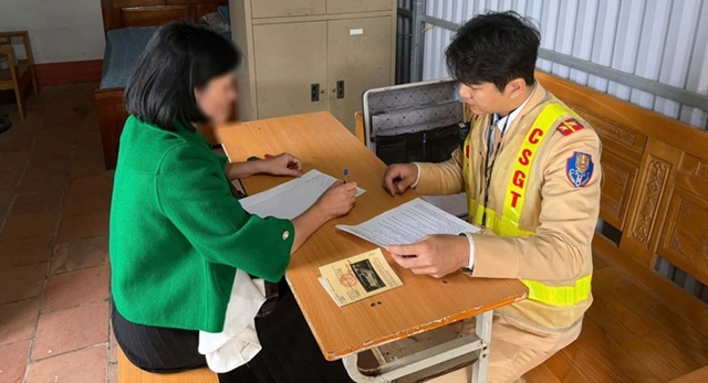 tong-co-gai-len-via-he-1