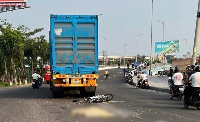 vu-nu-sinh-tu-vong-sau-va-cham-giao-thong-thay-gi-tu-du-lieu-tu-camera-hanh-trinh-cua-xe-dau-keo-13411830