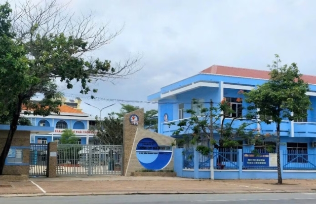 c7dc6aa05646db188257-jpg