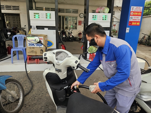 gia-xang-dau-dong-loat-_831772697155