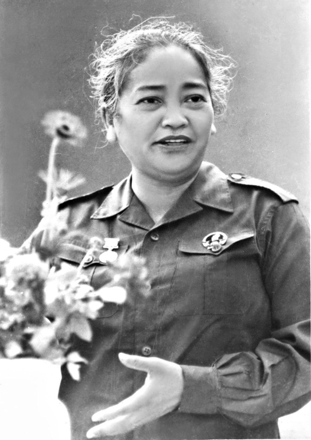 21192_-Ba_Nguyen_Thi_Dinh_Pho_Tu_lenh_cac_luc_luong_vu_trang_giai_phong_mien_Nam_Viet_Nam_Ha_Noi_ngay_8_3_1975