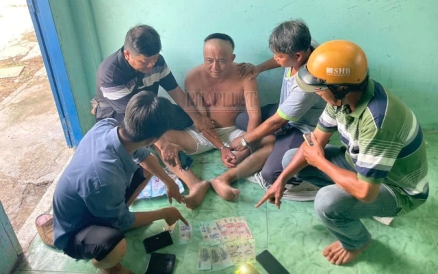 cu-ong-70-tuoi-ban-ve-so-2-401-9841-jpg