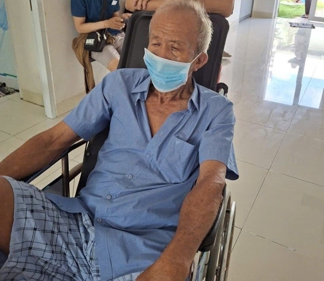 lao-ong-di-vien-0955