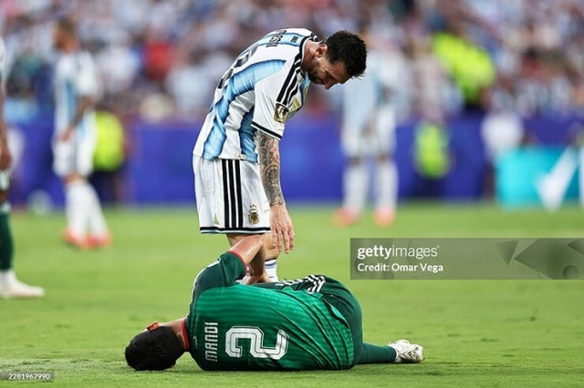 Tranh-cai-Messi-dap-thang-bap-chan-cau-thu-Algeria-VAR-uu-ai-nen-thoat-the-do-messi-argentina-va-ch---m-1-copy-1781664406-277-width740height493