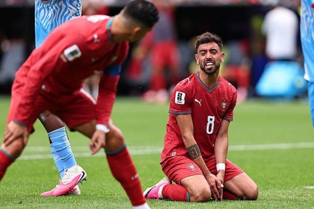 houston-texas-bruno-fernandes-of-portugal-reacts-towards-cristiano-ronaldo-of-portugal-during-1781759183307-1781920702959