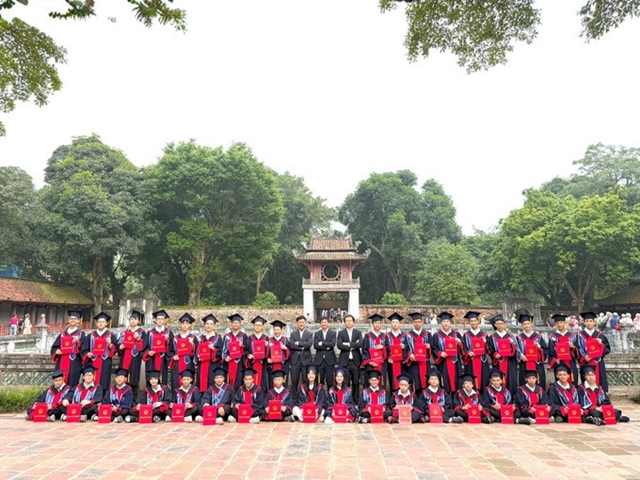 lop-hoc-duy-nhat-o-ha-noi-co-100-hoc-sinh-do-lop-10-chuyen-b37d36e8052246a99fc8563416de0887-902