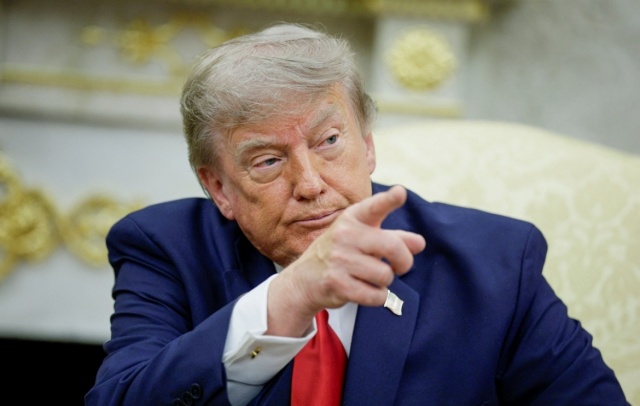 ong-trump-tuyen-bo-giang-don-manh-vao-nha-may-dien-iran-reuters