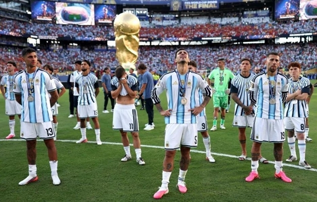 lionel-messi-10-players-argentina-1096431407-6a5d994044674
