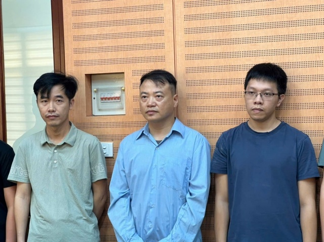 shark-binh-se-doi-dien-muc-an-nao-20251014224822