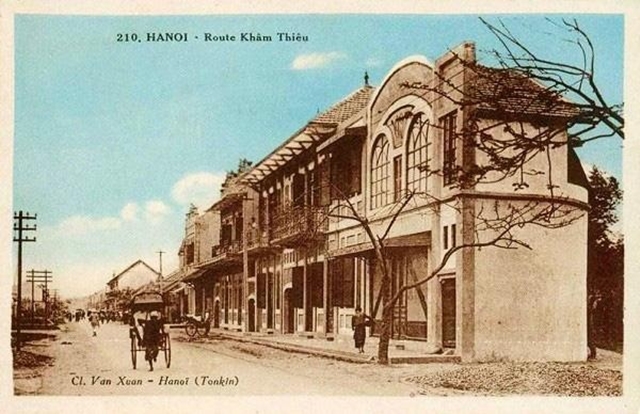 hoa-khoi-lang-gai-nhay-ha-thanh-va-moi-tinh-chan-dong-voi-cuu-hoang-bao-dai-ly-le-ha-1541047698-261-width600height388