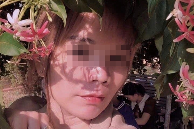 nu-nhan-vien-thu-vien-20154272 (1)