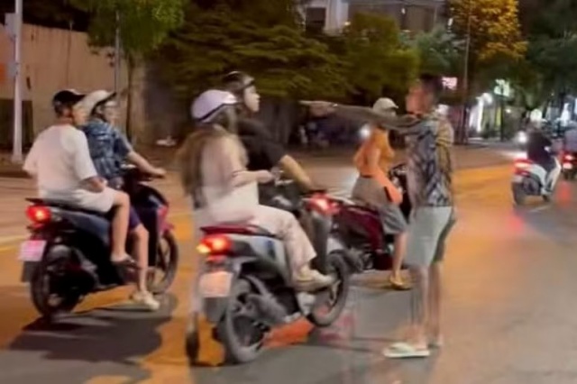 clip-8034