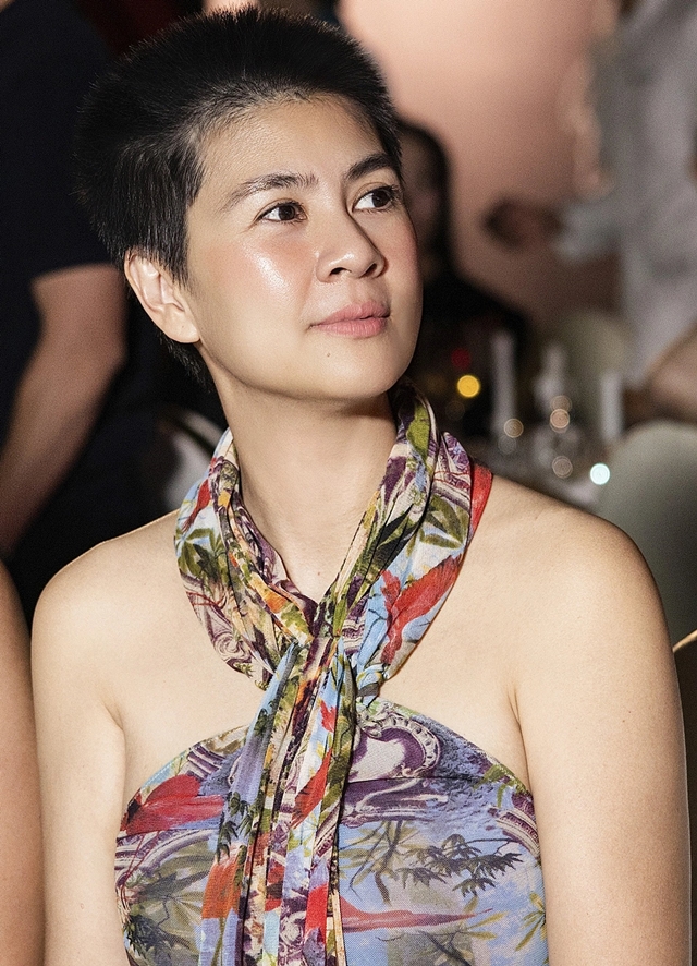 kim-thu-gay-choang-voi-nhan-sac-khac-la-tuoi-48-cuoc-song-gio-ra-sao-20260126154535502