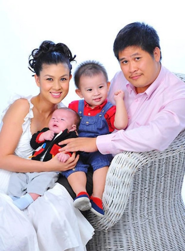 sau-11-nam-ly-hon-phuoc-sang-kim-thu-tay-trang-thanh-ba-chu-cuoc-song-giau-co-hanh-phuc-ben-ban-trai-1882312131432385