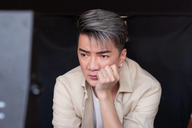 nhip-showbiz-dam-vinh-hung-hat-o-my-du-bi-cam-dien-9-thang-1419366