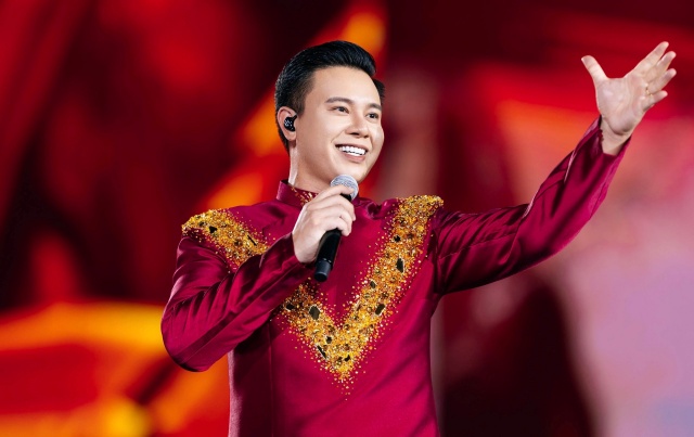 ca-si-dong-hung-noi-ve-nhung-man-trinh-dien-gay-sot-tai-concert-quoc-gia-185250901235746991
