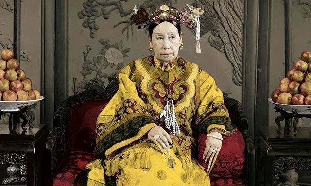 tu-hi-thai-hau