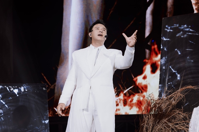 anh-tai-dong-hung-nghen-ngao-nho-lai-bien-co-no-hang-chuc-ty-phai-cui-dau-nhieu-moi-song-duoc-a4e10b86d4544952867554fc04-587