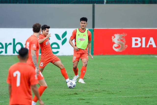 tien-dao-dt-viet-nam-cao-1m81-1-lan-vo-dich-vleague-d1449787