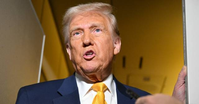 ong-trump-bac-tin-mien-thue-voi-san-pham-dien-tu (1)