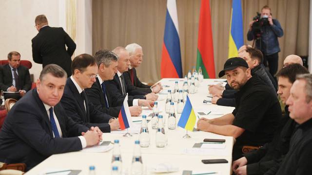 tong-thong-trump-muon-chen-chan-vao-cuoc-dam-phan-nga-ukraine-1 (1)