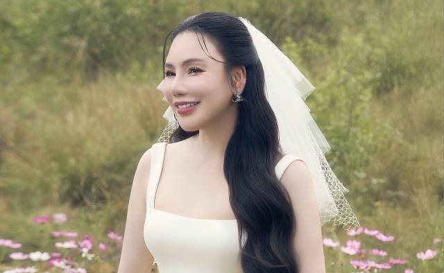 ho-quynh-huong-cuoi-chong-o-tuoi-u40